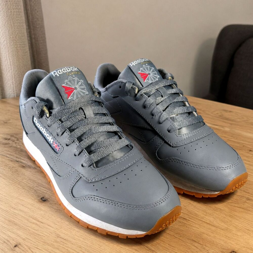 Reebok Classic Leather Men’s 9.5 Gray Gum Sole Sneakers Excellent